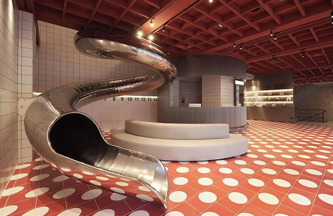 Reddot Hotel-1